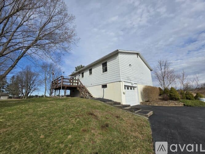 Sullivan County House: 62 Pucky Huddle Rd