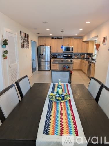 Hollywood House: 5430 Pierce St
