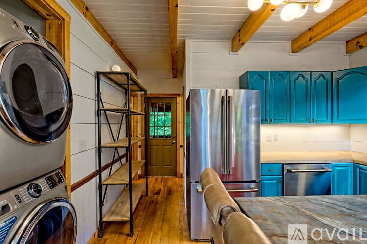 Clayton House: 32 Hill Camp Ln