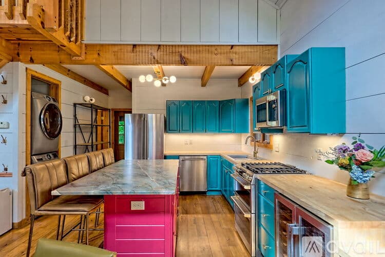 Clayton House: 32 Hill Camp Ln