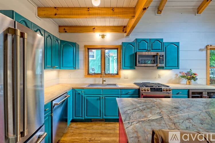 Clayton House: 32 Hill Camp Ln