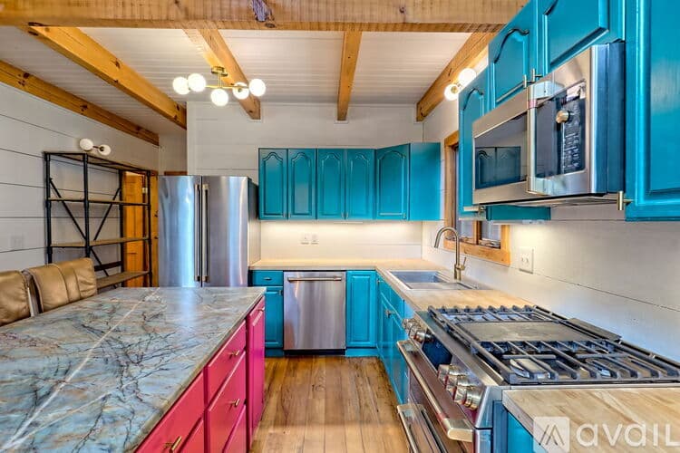 Clayton House: 32 Hill Camp Ln