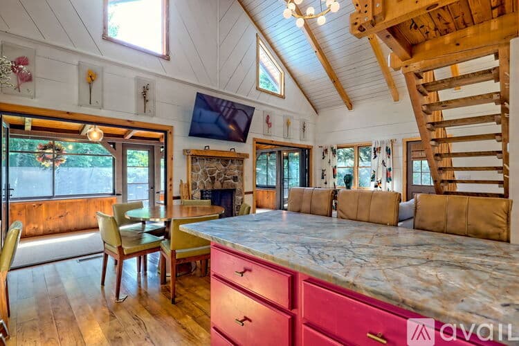 Clayton House: 32 Hill Camp Ln