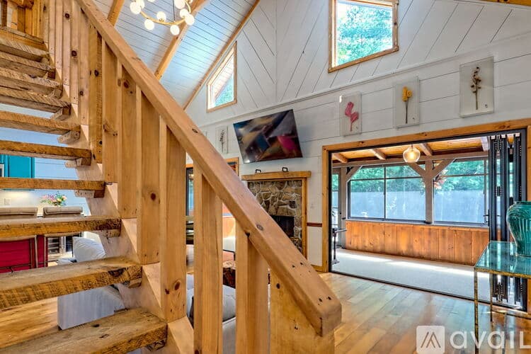 Clayton House: 32 Hill Camp Ln