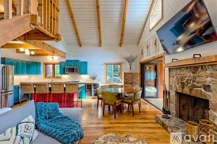 Clayton House: 32 Hill Camp Ln