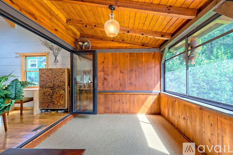 Clayton House: 32 Hill Camp Ln