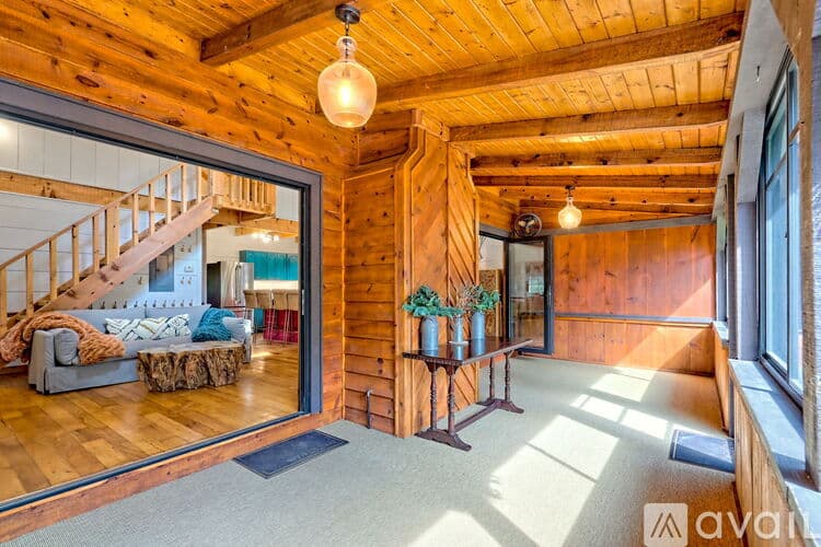 Clayton House: 32 Hill Camp Ln