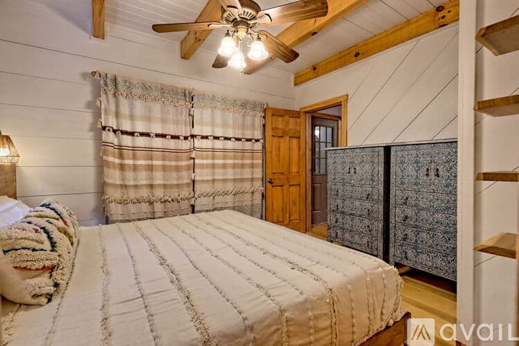 Clayton House: 32 Hill Camp Ln