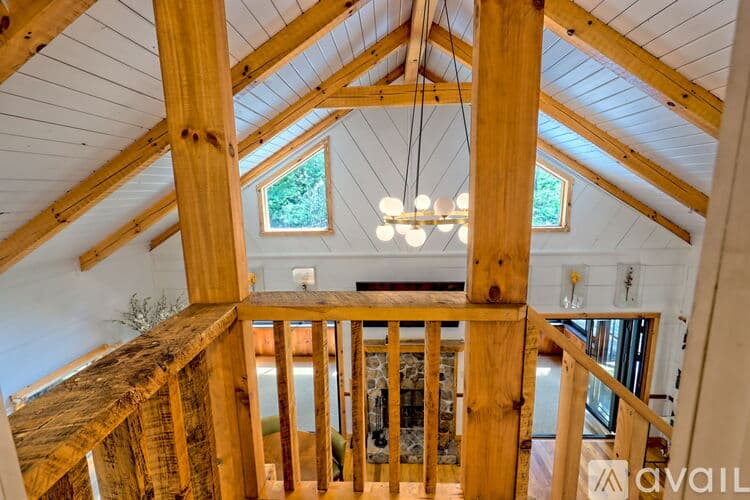 Clayton House: 32 Hill Camp Ln