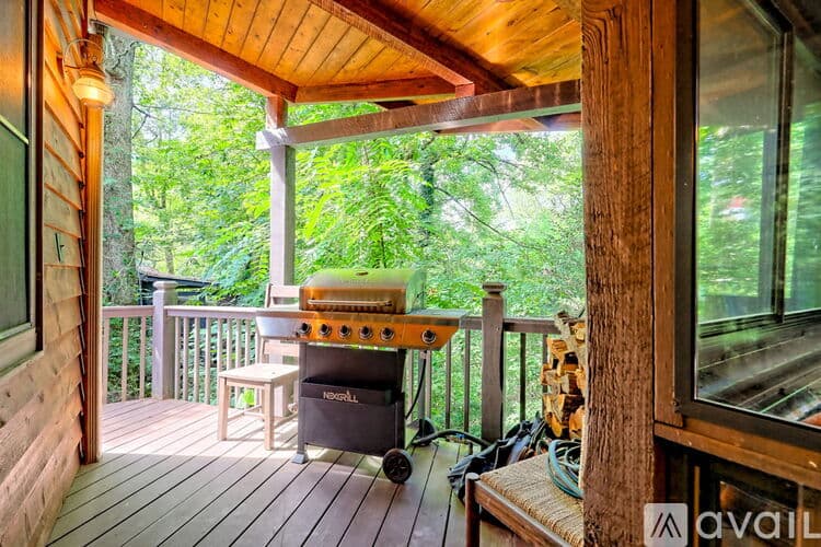 Clayton House: 32 Hill Camp Ln