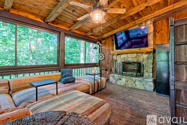 Clayton House: 32 Hill Camp Ln