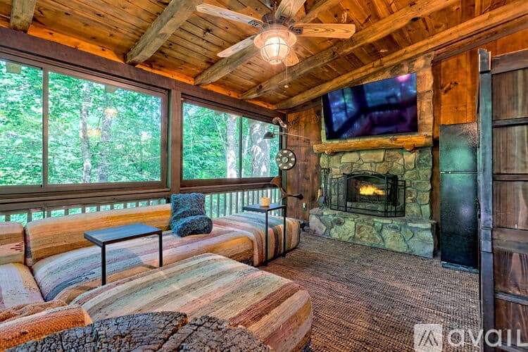 Clayton House: 32 Hill Camp Ln
