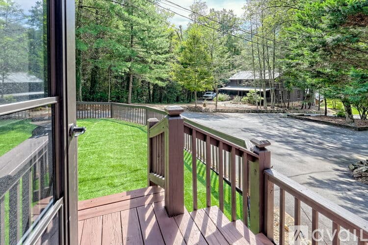 Clayton House: 32 Hill Camp Ln
