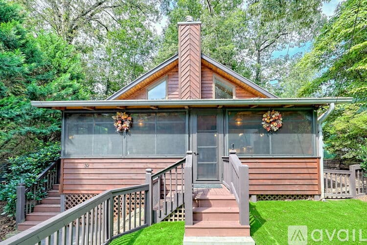 Clayton House: 32 Hill Camp Ln