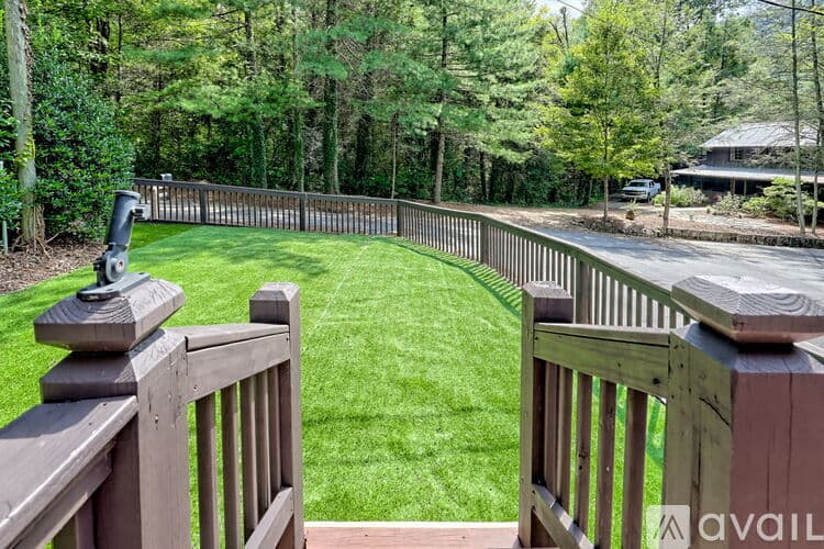 Clayton House: 32 Hill Camp Ln