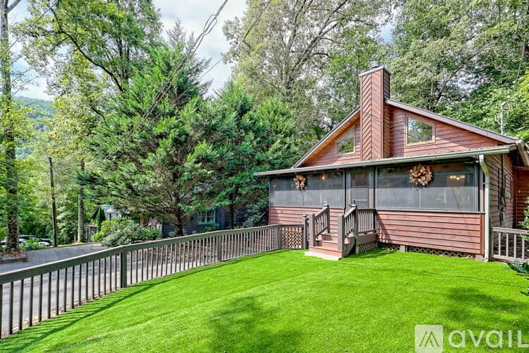 Clayton House: 32 Hill Camp Ln