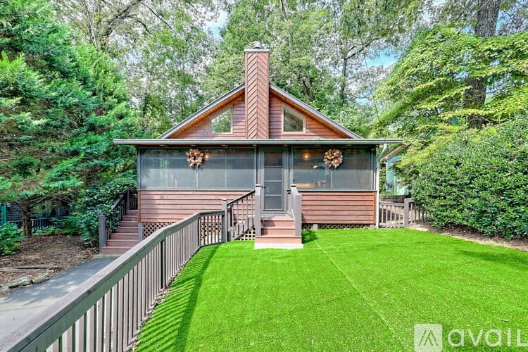 Clayton House: 32 Hill Camp Ln
