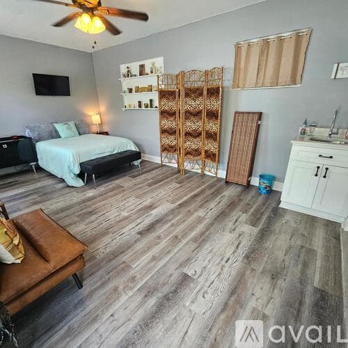 Oakland Park House: 1773 NW 37th St