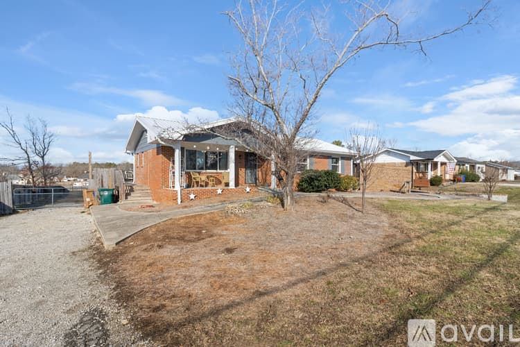 Chattanooga House: 2419 Jenkins Rd