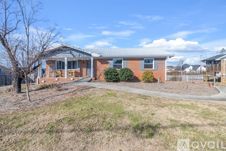 Chattanooga House: 2419 Jenkins Rd