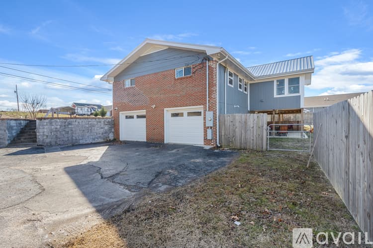 Chattanooga House: 2419 Jenkins Rd