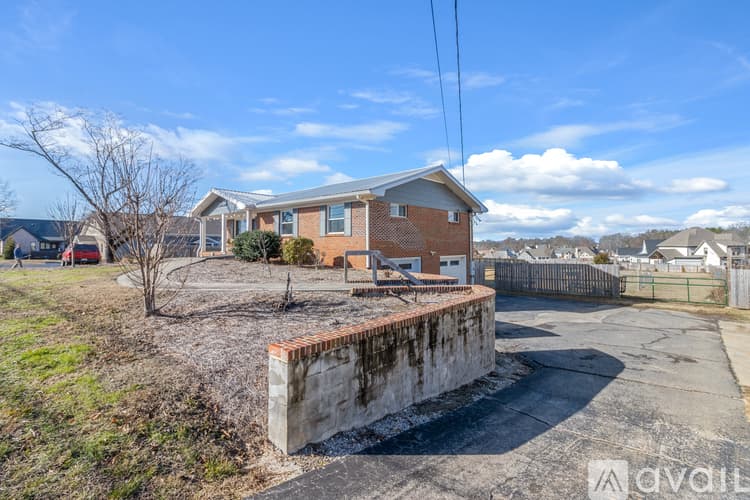 Chattanooga House: 2419 Jenkins Rd