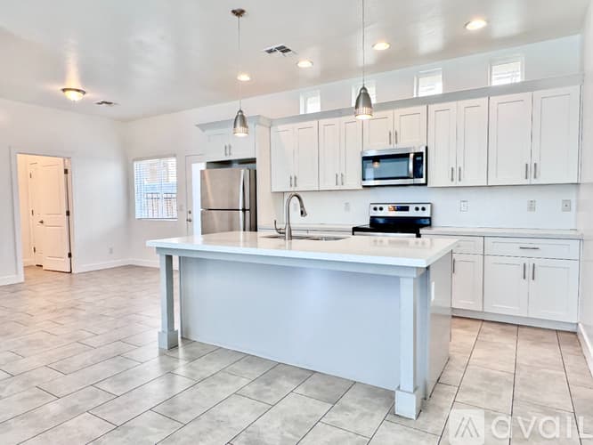 Phoenix Apartment: 3000 N 37th St