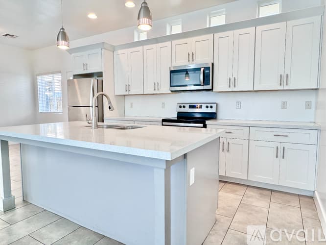 Phoenix Apartment: 3000 N 37th St