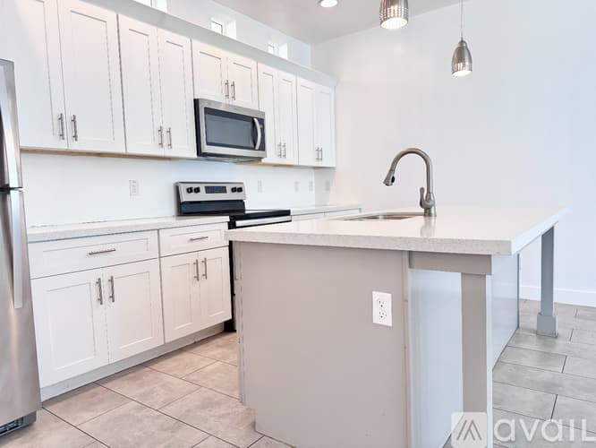 Phoenix Apartment: 3000 N 37th St