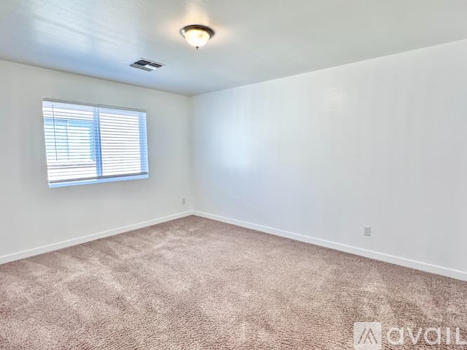 Phoenix Apartment: 3000 N 37th St