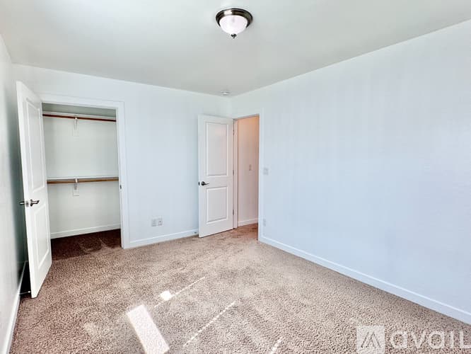 Phoenix Apartment: 3000 N 37th St