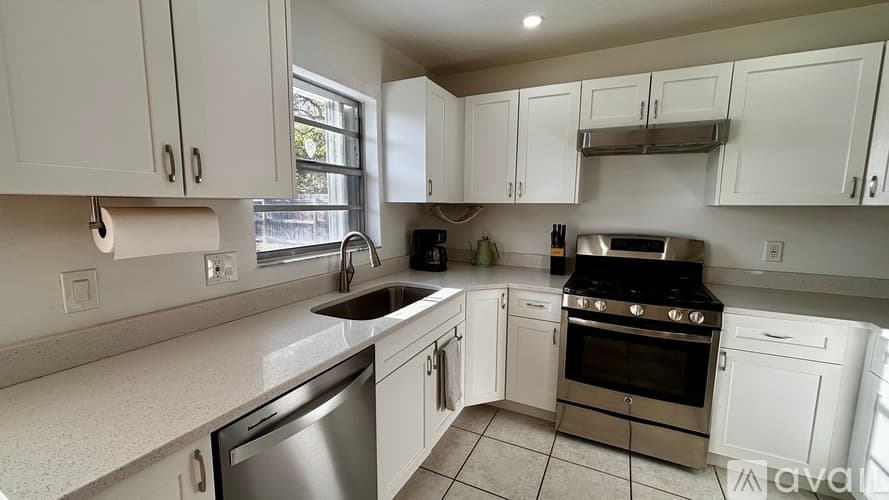 Melbourne House: 678 Tupelo Drive