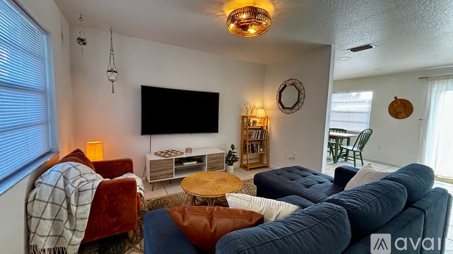 Melbourne House: 678 Tupelo Drive