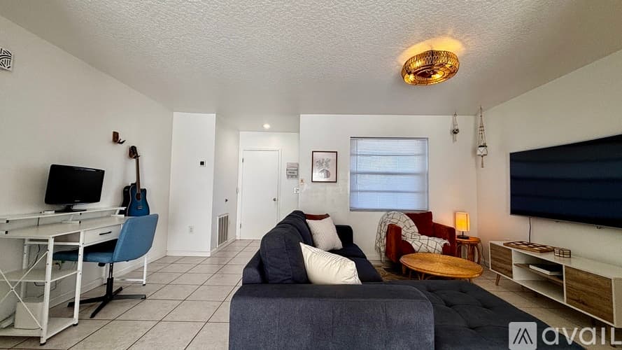 Melbourne House: 678 Tupelo Drive