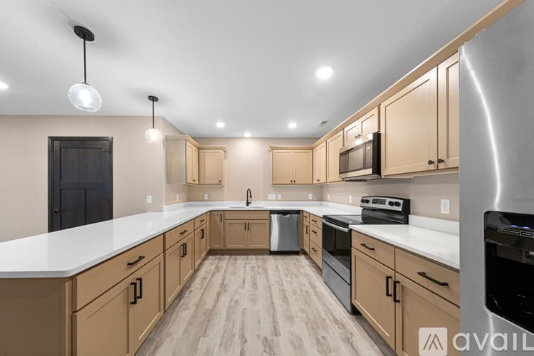Mankato Apartment: 3200 Noble Dr
