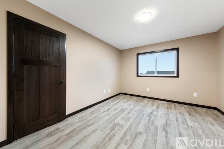 Mankato Apartment: 3200 Noble Dr