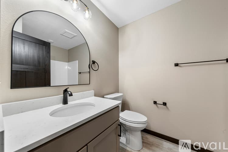 Mankato Apartment: 3200 Noble Dr