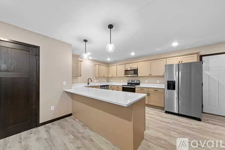 Mankato Apartment: 3200 Noble Dr