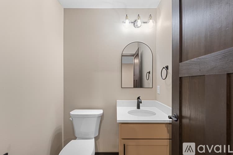 Mankato Apartment: 3200 Noble Dr