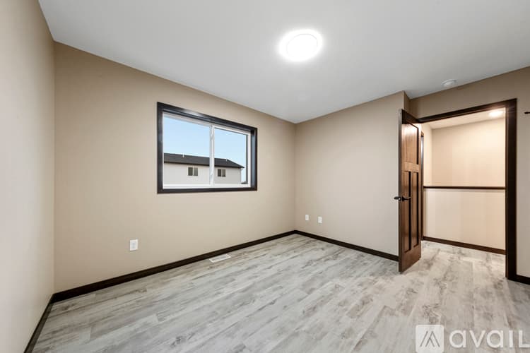 Mankato Apartment: 3200 Noble Dr