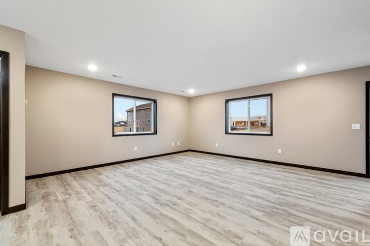 Mankato Apartment: 3200 Noble Dr