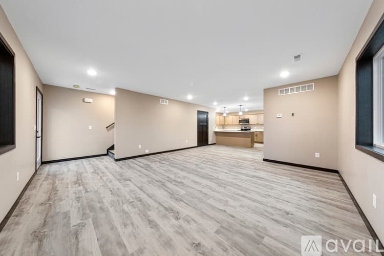 Mankato Apartment: 3200 Noble Dr