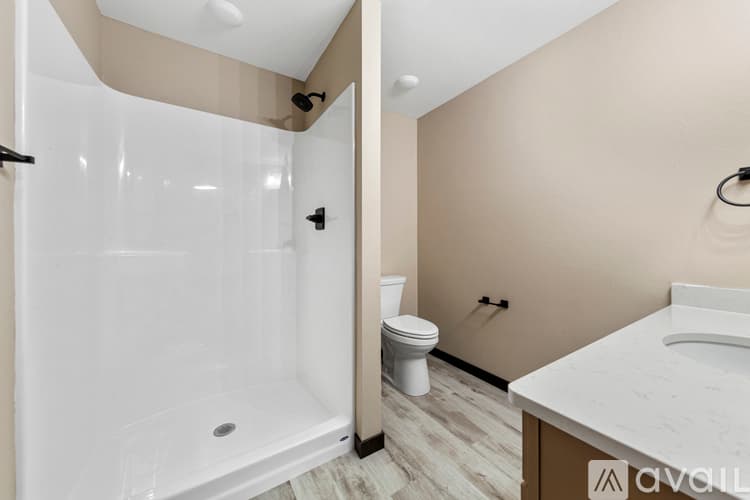 Mankato Apartment: 3200 Noble Dr