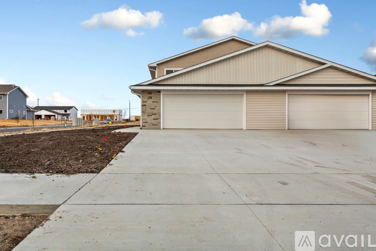 Mankato Apartment: 3200 Noble Dr