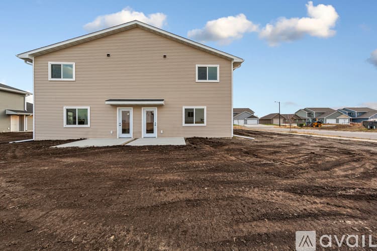 Mankato Apartment: 3200 Noble Dr