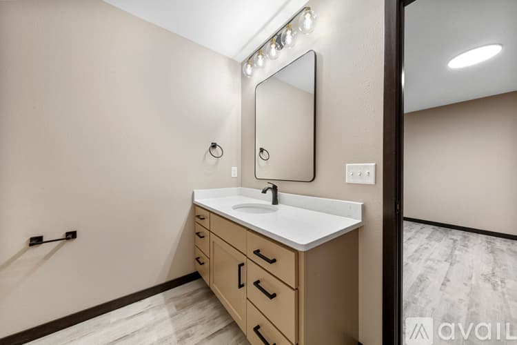 Mankato Apartment: 3200 Noble Dr