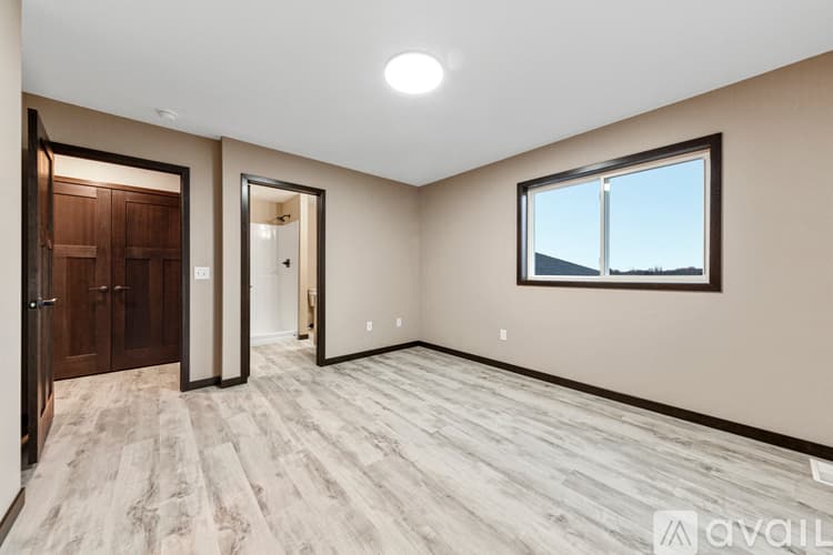 Mankato Apartment: 3200 Noble Dr