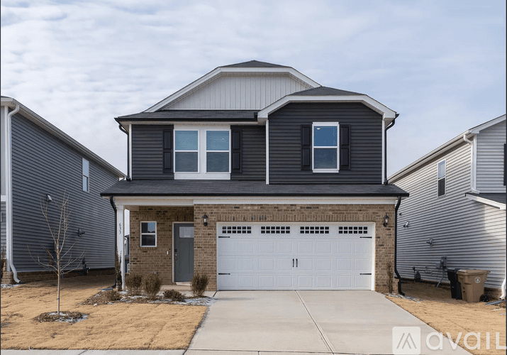 Garner House: 633 Red River Dr