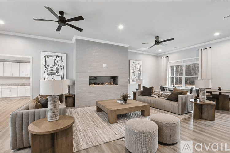 Garner House: 633 Red River Dr