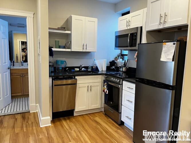 Boston Apartment: 833 Beacon St